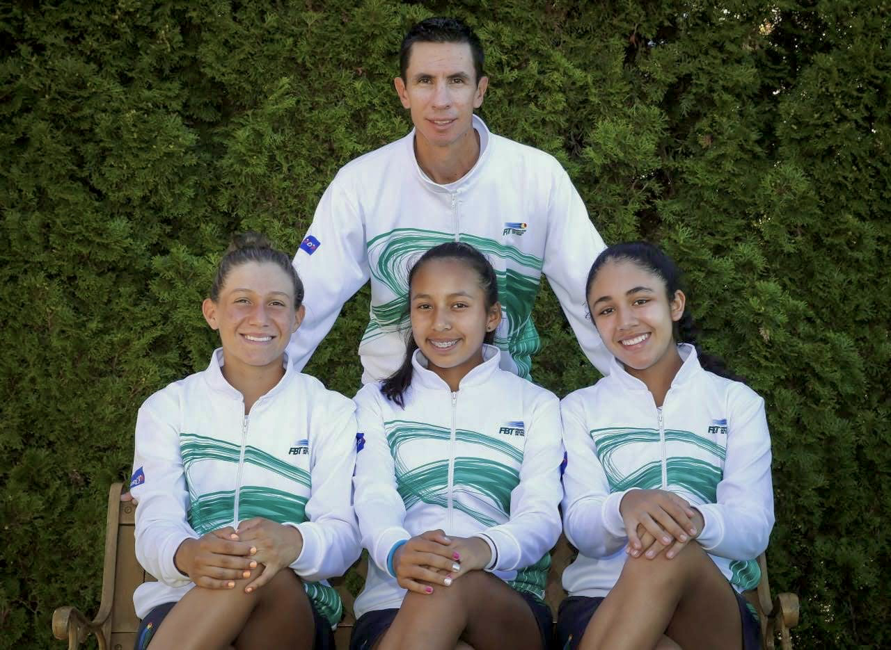 Valeria with the Bolivian national team in green and white